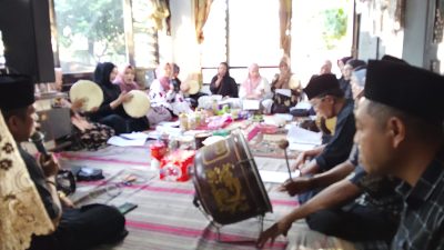 Suasana Bahagia Iringi Rutinan Majlis Dzikir Sholawat Al Fatih di Ngujang