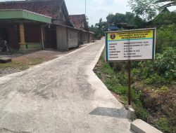 Mudahkan Mobilitas Warga Pemerintah Desa Sambirejo Bangun Paving Jalan